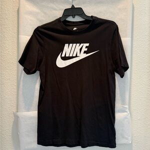 Nike Men's Black Short Sleeve Tee, size M